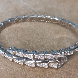 Браслет жесткий С070197 Цена 19'080 ₽