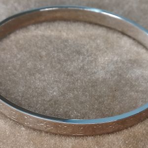 Браслет жесткий С070418 Цена 8'180 ₽