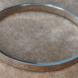 Браслет жесткий С070418 Цена 7'130 ₽