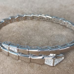 Браслет жесткий С070198 Цена 13'605 ₽