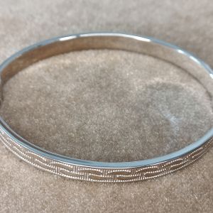 Браслет жесткий С070437 Цена 8'165 ₽