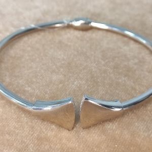 Браслет жесткий С070412 Цена 5'870 ₽